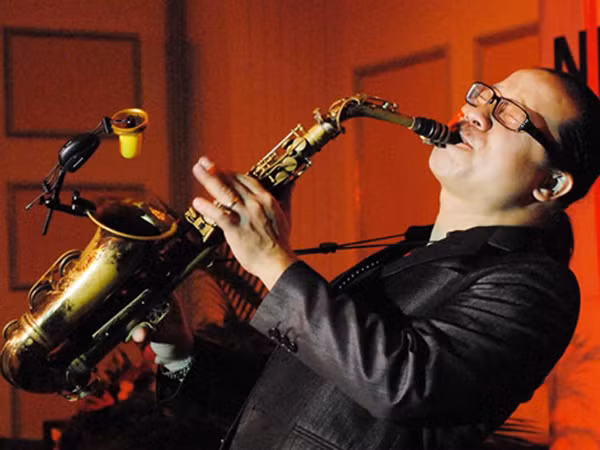 Nghệ sỹ kèn saxophone Trần Mạnh Tuấn: Chưa ai làm thì mình làm ảnh 1