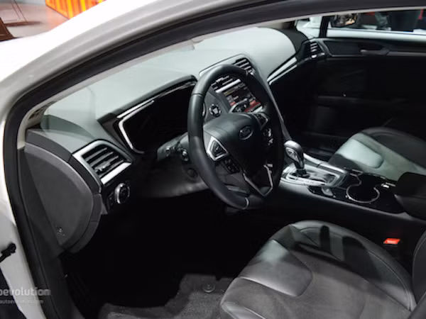 Cận cảnh Ford Mondeo 2015 lần đầu ra mắt tại Paris Motor Show ảnh 13