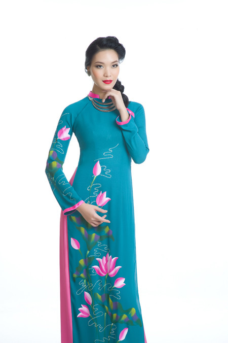Hoa hậu Thùy Dung dịu dàng khoe sắc trong tà áo dài ảnh 7