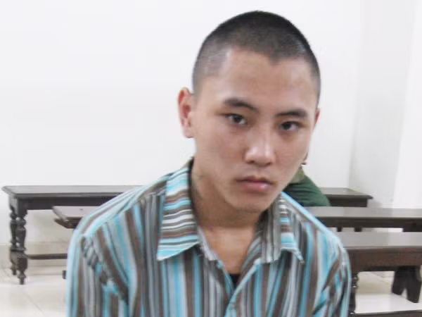 Cứa cổ “ông chủ” vì bị căn vặn ăn bớt ma túy ảnh 1