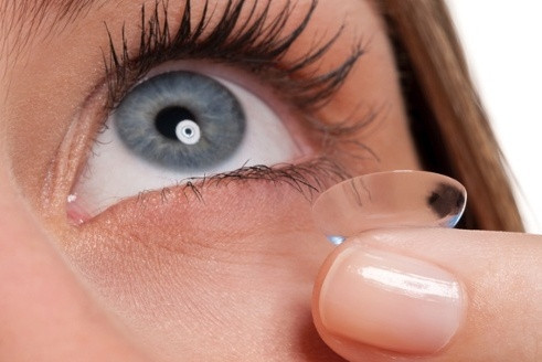 Những thói quen hàng ngày gây hại cho mắt mà bạn cần phải bỏ ngay ảnh 7