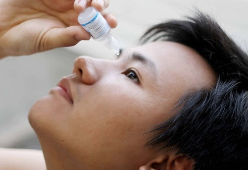 Những thói quen hàng ngày gây hại cho mắt mà bạn cần phải bỏ ngay ảnh 5