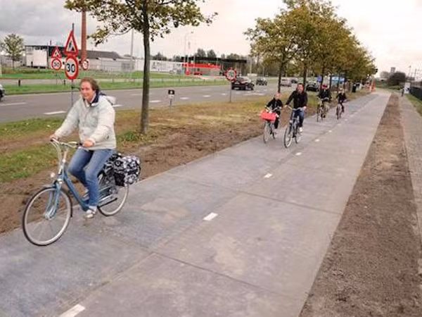 Con đường năng lượng Mặt trời đầu tiên trên thế giới ảnh 1