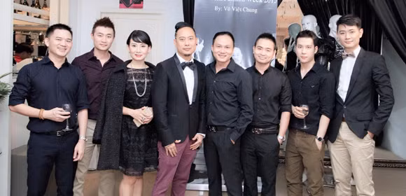 Lý Nhã Kỳ thân mật mừng sinh nhật NTK Võ Việt Chung ảnh 12