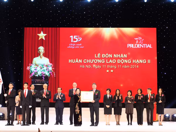 Prudential Việt Nam đón nhận Huân chương Lao động hạng Nhì ảnh 1