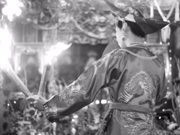 Gạn đục khơi trong hoạt động tín ngưỡng thờ Mẫu ảnh 1