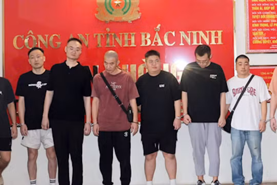 Bàn giao 8 đối tượng truy nã đỏ Interpol cho Hàn Quốc