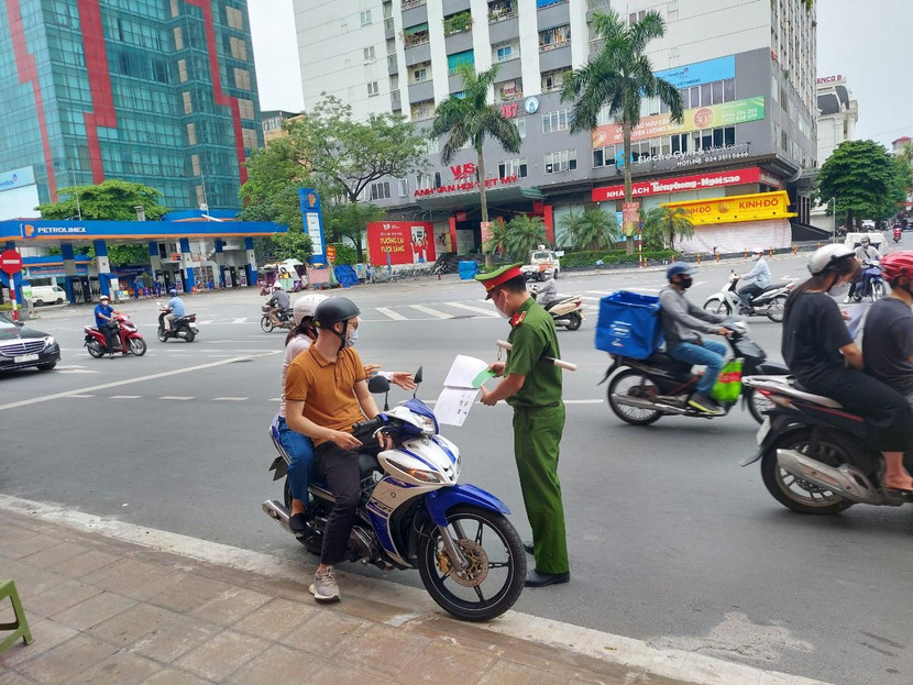 Xử phạt hàng nghìn trường hợp vi phạm quy định phòng dịch Xử phạt hàng nghìn trường hợp vi phạm quy định phòng dịch