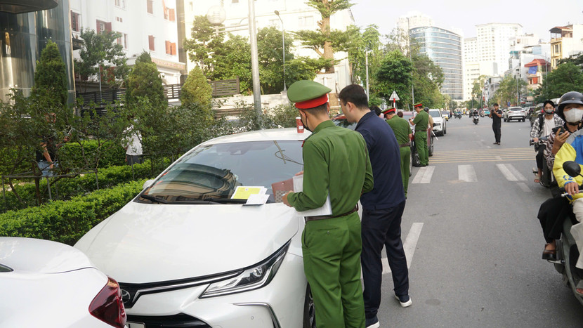 Kiên quyết xử lý các vi phạm dừng đỗ sai quy định