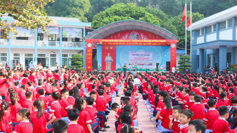 Hoạt động trải nghiệm, tuyên truyền và thực hành kỹ năng phòng cháy chữa cháy và cứu nạn cứu hộ&quot; dành cho cán bộ, giáo viên, học sinh và phụ huynh