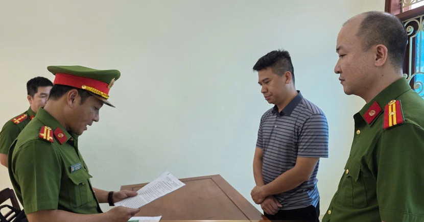 Cơ quan Cảnh sát điều tra Công an tỉnh Ninh Bình tống đạt các lệnh, quyết định đối với bị can Cơ quan Cảnh sát điều tra Công an tỉnh Ninh Bình tống đạt các lệnh, quyết định đối với bị can