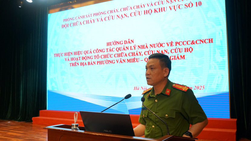 Thượng tá Ngô Tiến Long, Phó trưởng Phòng Cảnh sát PCCC&amp;CNCH trao đổi về công tác PCCC