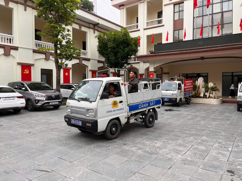 Cùng với đó, tuyên truyền lưu động để nâng cao ý thức của nhân dân