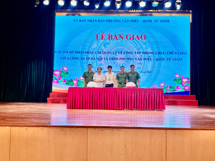 Lễ bàn giao các cơ sở theo phân cấp quản lý về công tác PCCC