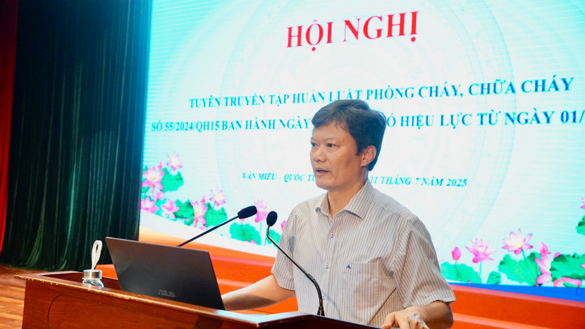 Ông Hà Anh Tuấn - Chủ tịch UBND phường Văn Miếu - Quốc Tử Giám phát biểu tại hội nghị