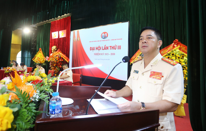 Đại tá Giáp Thành Trung - Trưởng phòng Cảnh sát Thi hành án hình sự và hỗ trợ tư pháp phát biểu tại Đại hội