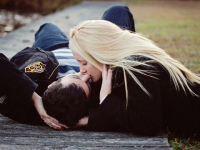 Cho nụ hôn nồng nàn đầy đam mê ảnh 1