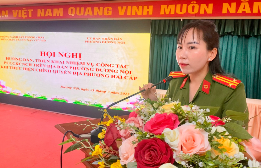 Trung tá Vũ Hồng Linh, Phó Trưởng phòng Cảnh sát PCCC&CNCH, CATP Hà Nội phát biểu tại hội nghị Trung tá Vũ Hồng Linh, Phó Trưởng phòng Cảnh sát PCCC&CNCH, CATP Hà Nội phát biểu tại hội nghị