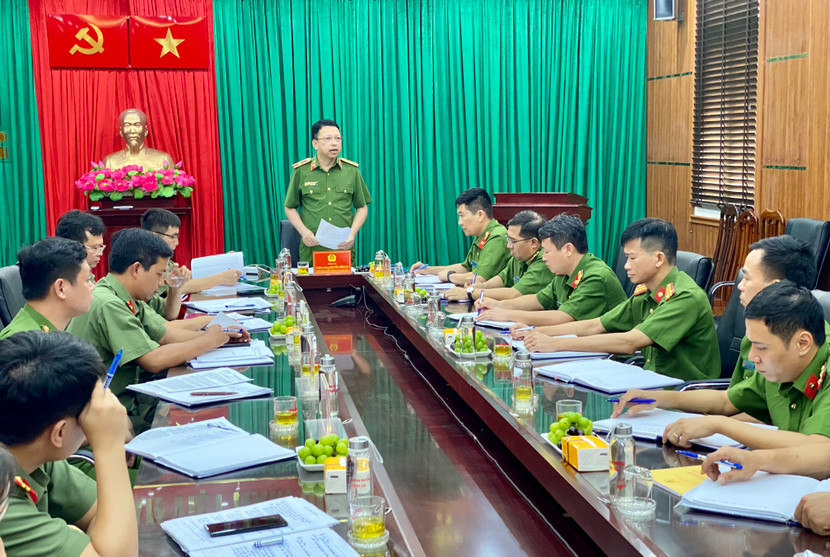 Thiếu tướng Nguyễn Hồng Ky, Phó Giám đốc CATP Hà Nội phát biểu chỉ đạo tại Công an xã Quốc Oai