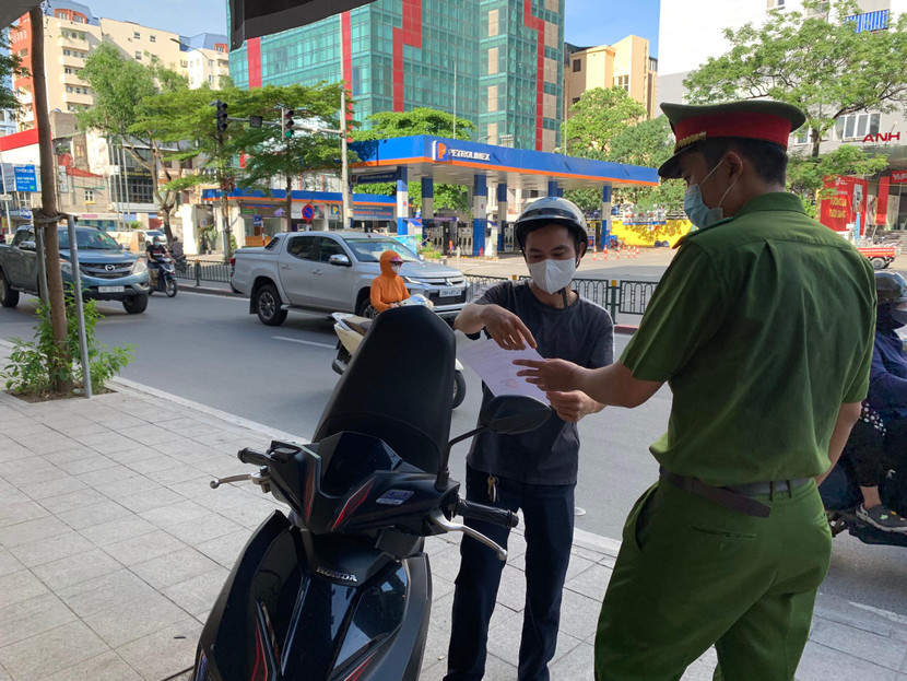 Trong ngày 27-7, phường Quang Trung đã xử phạt 10 trường hợp vi phạm quy định phòng dịch