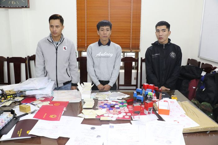 Các đối tượng cùng tang vật bị thu giữ