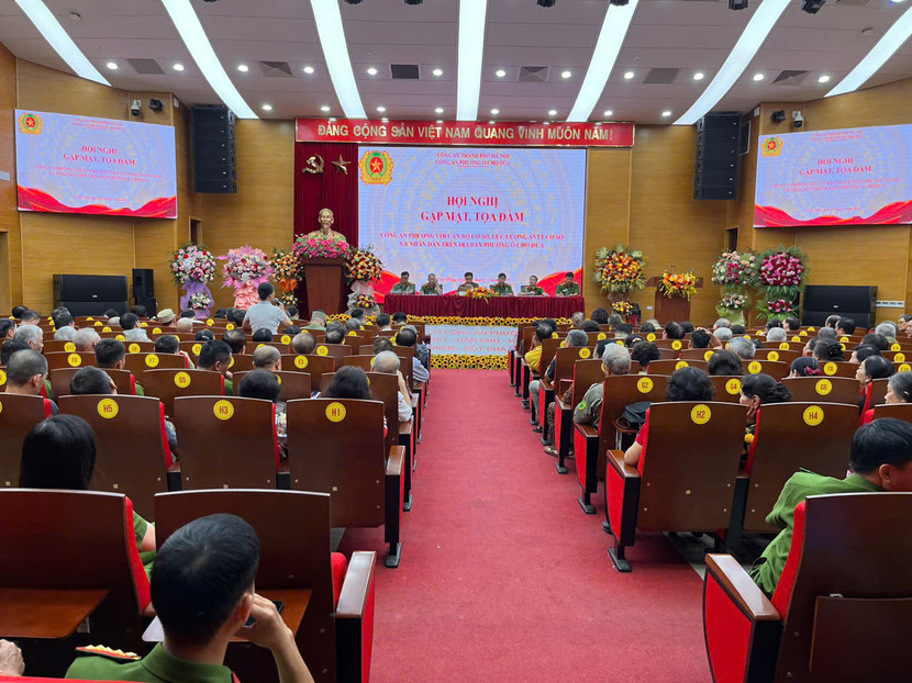 Hội nghị có sự tham gia của gần 500 cán bộ cơ sở, người dân tại 68 tổ dân phố trên địa bàn phường Ô Chợ Dừa