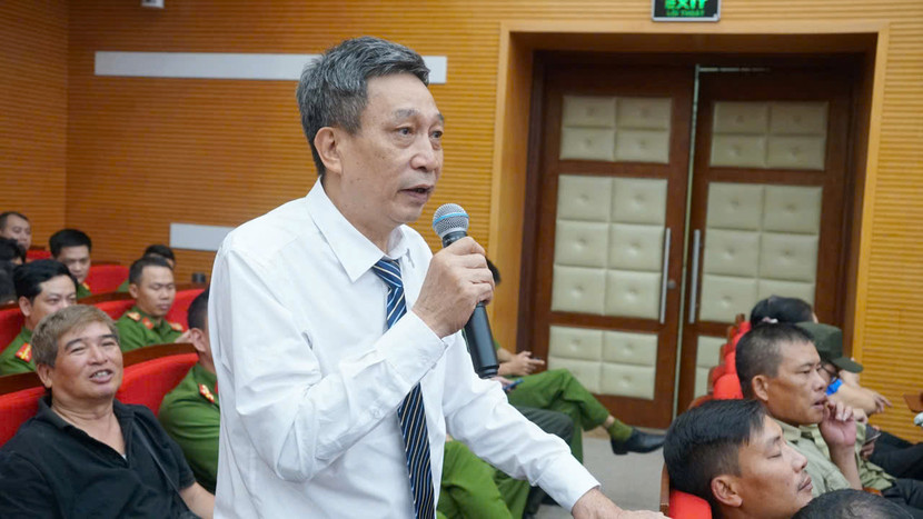 Người dân bày tỏ sự hài lòng với thái độ làm việc, tinh thần trách nhiệm của cán bộ Công an phường