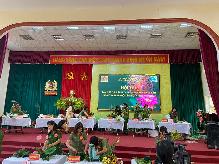 Hội thi cắm hoa nghệ thuật của Hội Phụ nữ Cụm thi đua số 7