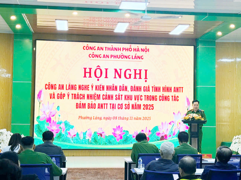 Trung tá Trần Văn Hiếu – Phó Trưởng Công an phường Láng báo cáo kết quả công tác bảo đảm an ninh, trật tự năm 2025.