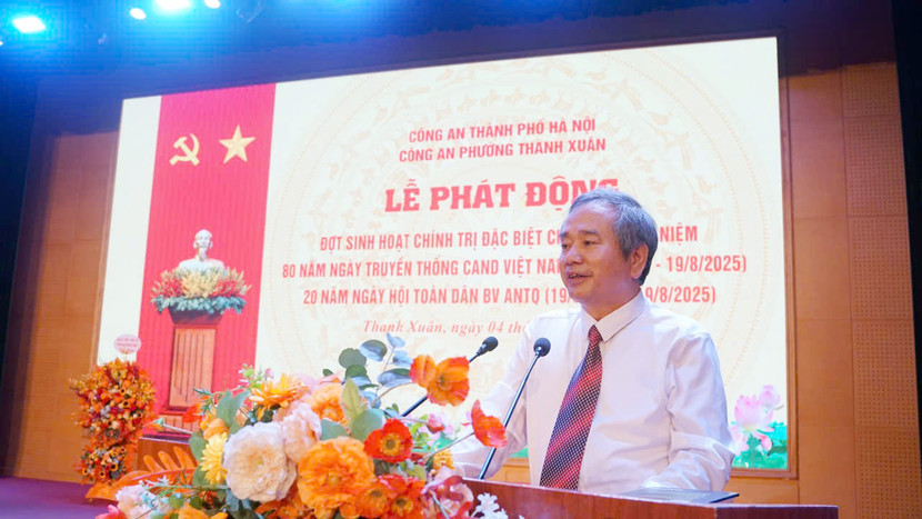 GS.TS Phạm Hồng Tung, nguyên Viện trưởng, Chủ tịch Hội đồng Khoa học và Đào tạo Viện Việt Nam học và Khoa học phát triển - Đại học Quốc gia Hà Nội, báo cáo viên chuyên đề "Bác Hồ với Công an nhân dân"