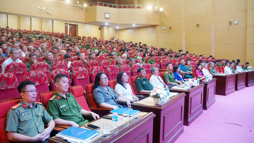 Toàn cảnh lễ phát động đợt sinh hoạt chính trị đặc biệt kỷ niệm 80 năm ngày truyền thống Công an nhân dân Việt Nam và 20 năm ngày hội toàn dân bảo vệ an ninh Tổ quốc