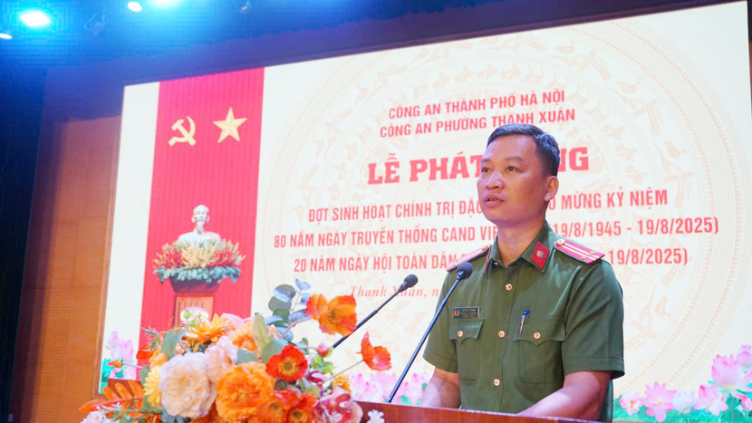 Trung tá Vũ Hải Thành, Trưởng Công an phường Thanh Xuân phát biểu khai mạc lễ phát động
