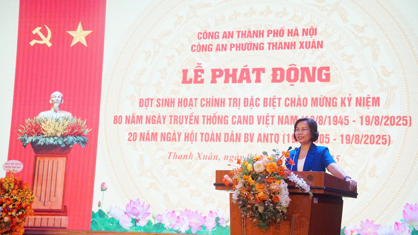 Đồng chí Bùi Huyền Mai, Ủy viên Ban Thường vụ Thành ủy, Bí thư Đảng ủy phường Thanh Xuân phát biểu chỉ đạo tại lễ phát động