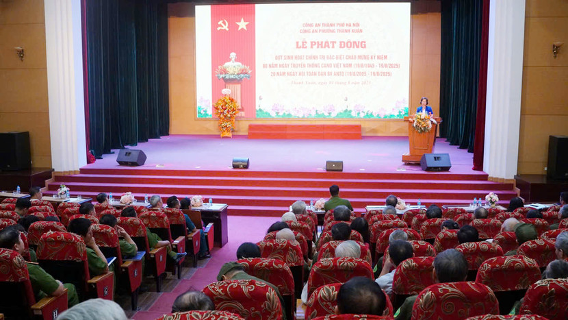 Lễ phát động đợt sinh hoạt chính trị đặc biệt với chủ đề Công an phường Thanh Xuân rèn luyện đạo đức, tác phong, kỷ cương, đoàn kết, trách nhiệm, bám sát cơ sở vì nhân dân phục vụ.