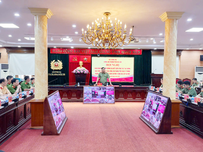 Đại tá Nguyễn Tiến Đạt, Phó Giám đốc CATP Hà Nội chủ trì hội nghị