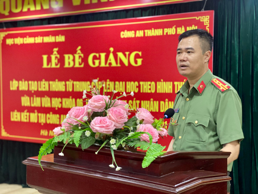 Đại tá Nguyễn Ngọc Quyền, Phó Giám đốc CATP Hà Nội phát biểu tại buổi lễ