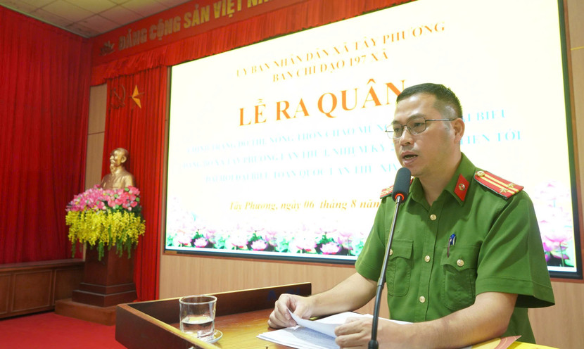 Trung tá Phạm Hồng Quân - Trưởng Công an xã Tây Phương triển khai kế hoạch ra quân chỉnh trang trật tự đô thị và nông thôn, trật tự công cộng trên địa bàn Trung tá Phạm Hồng Quân - Trưởng Công an xã Tây Phương triển khai kế hoạch ra quân chỉnh trang trật tự đô thị và nông thôn, trật tự công cộng trên địa bàn