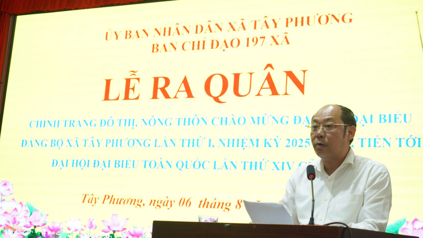 Đồng chí Cấn Văn Hương, Phó Bí thư Đảng ủy, Chủ tịch UBND xã Tây Phương phát biểu chỉ đạo, giao nhiệm vụ các lực lượng Đồng chí Cấn Văn Hương, Phó Bí thư Đảng ủy, Chủ tịch UBND xã Tây Phương phát biểu chỉ đạo, giao nhiệm vụ các lực lượng