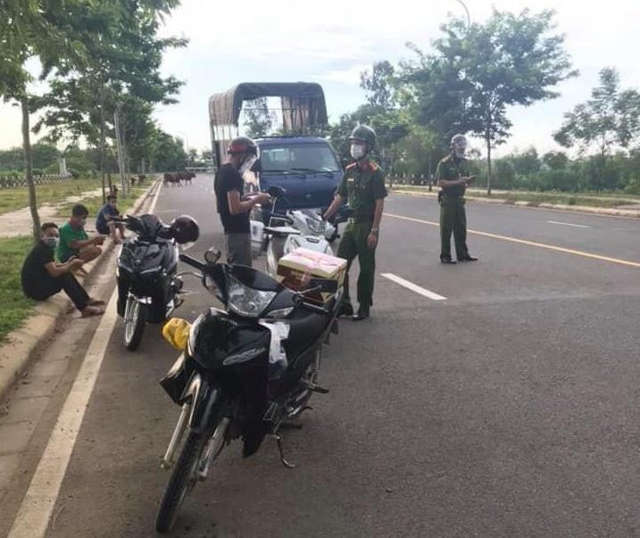 Xử lý các trường hợp vi phạm quy định giãn cách xã hội Xử lý các trường hợp vi phạm quy định giãn cách xã hội