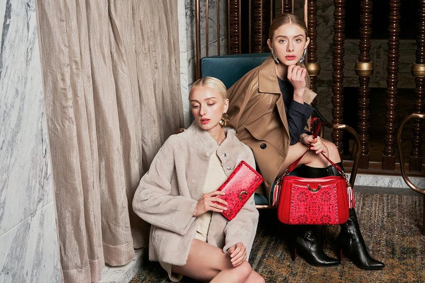 Mỗi màu sắc, mỗi hoạ tiết, chất liệu được sử dụng trong bộ sưu tập “Ánh sáng Viễn Đông” của Giovanni đều hàm chứa câu chuyện mang hồn cốt của văn hóa Á Đông quyện hòa với phong cách hiện đại châu Âu