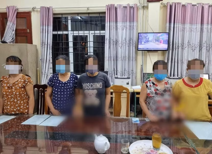 Các trường hợp này sẽ bị xử lý về hành vi đánh bạc và vi phạm các quy định giãn cách xã hội Các trường hợp này sẽ bị xử lý về hành vi đánh bạc và vi phạm các quy định giãn cách xã hội