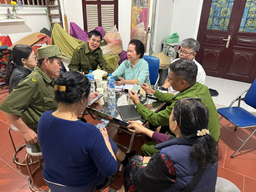 Công an phường Khương Đình đẩy nhanh tiến độ làm sạch dữ liệu phương tiện và giấy phép lái xe