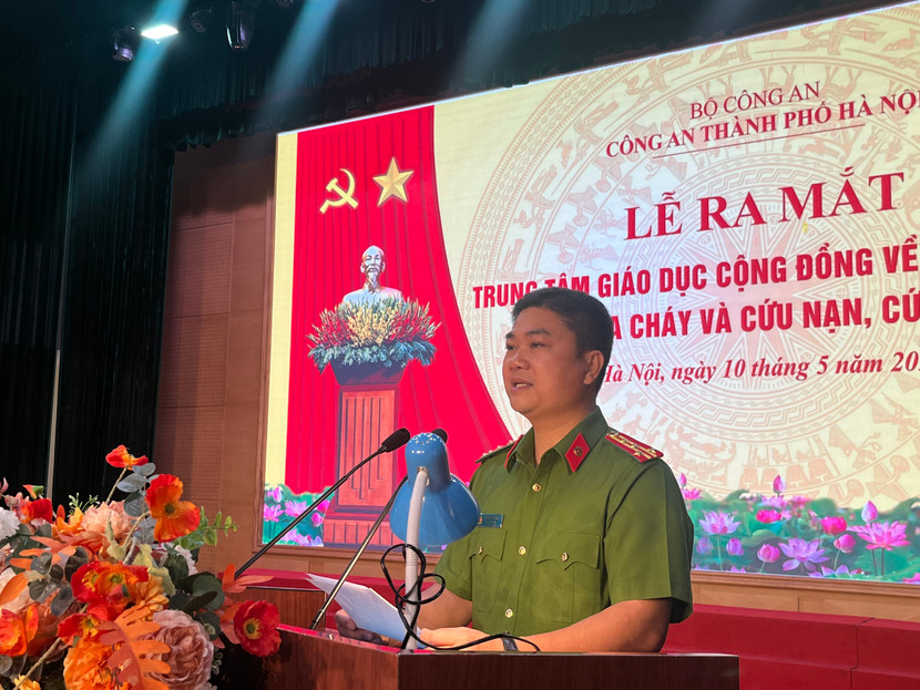 Đại tá Dương Đức Hải, Phó Giám đốc CATP Hà Nội phát biểu tại buổi lễ