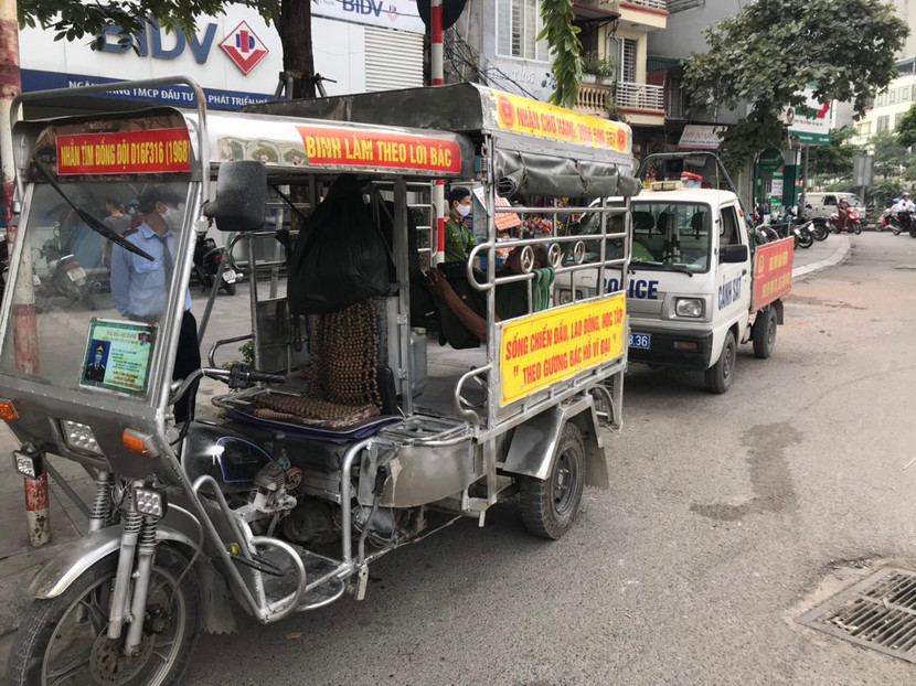 Công an quận Thanh Xuân rà soát, xử lý xe 3 bánh hoạt động trên địa bàn Công an quận Thanh Xuân rà soát, xử lý xe 3 bánh hoạt động trên địa bàn