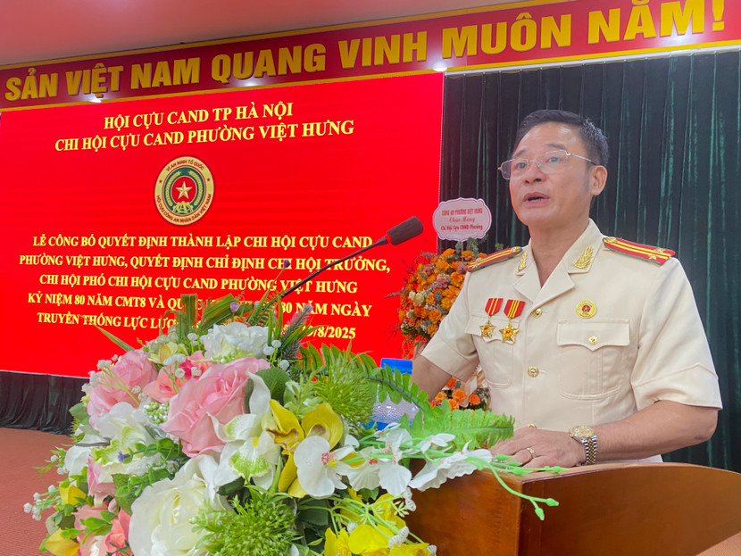 Đồng chí Nguyễn Như Thành, Chi hội trưởng hội Cựu CAND phường Việt Hưng phát biểu tại buổi lễ Đồng chí Nguyễn Như Thành, Chi hội trưởng hội Cựu CAND phường Việt Hưng phát biểu tại buổi lễ