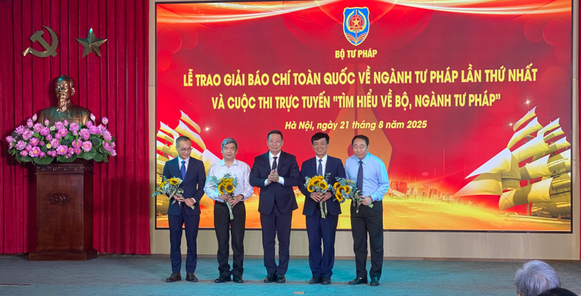 Theo đánh giá của Ban Giám khảo, các tác phẩm dự thi có chất lượng đồng đều, phản ánh toàn diện, đa dạng các mặt hoạt động của ngành Tư pháp