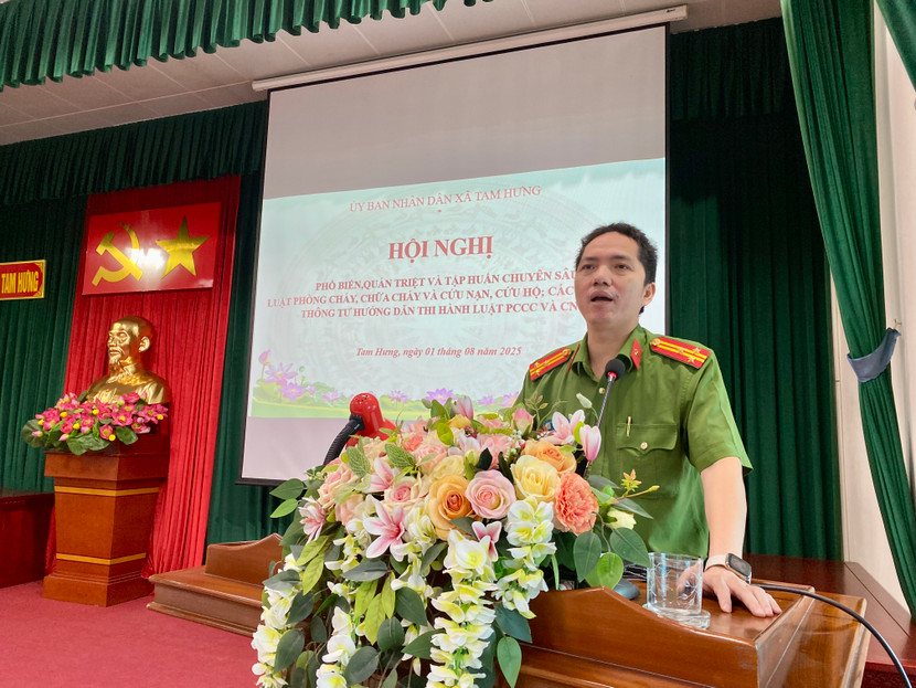 Thượng tá Ngô Văn Anh, Phó Trưởng phòng Cảnh sát Phòng cháy chữa cháy và cứu nạn cứu hộ, Công an Thành phố Hà Nội phát biểu tại hội nghị