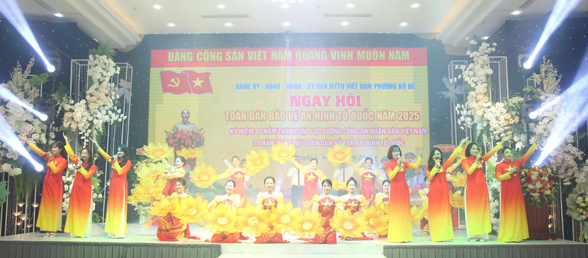 Chương trình văn nghệ chào mừng ngày hội lớn của chính quyền và nhân dân phường Bồ Đề Chương trình văn nghệ chào mừng ngày hội lớn của chính quyền và nhân dân phường Bồ Đề