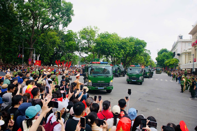 Ngày hội “Vì Thủ đô bình yên” trở thành một điểm nhấn quan trọng trong công tác tuyên truyền, xây dựng hình ảnh và củng cố mối quan hệ gắn bó mật thiết giữa lực lượng Công an với nhân dân Ngày hội “Vì Thủ đô bình yên” trở thành một điểm nhấn quan trọng trong công tác tuyên truyền, xây dựng hình ảnh và củng cố mối quan hệ gắn bó mật thiết giữa lực lượng Công an với nhân dân