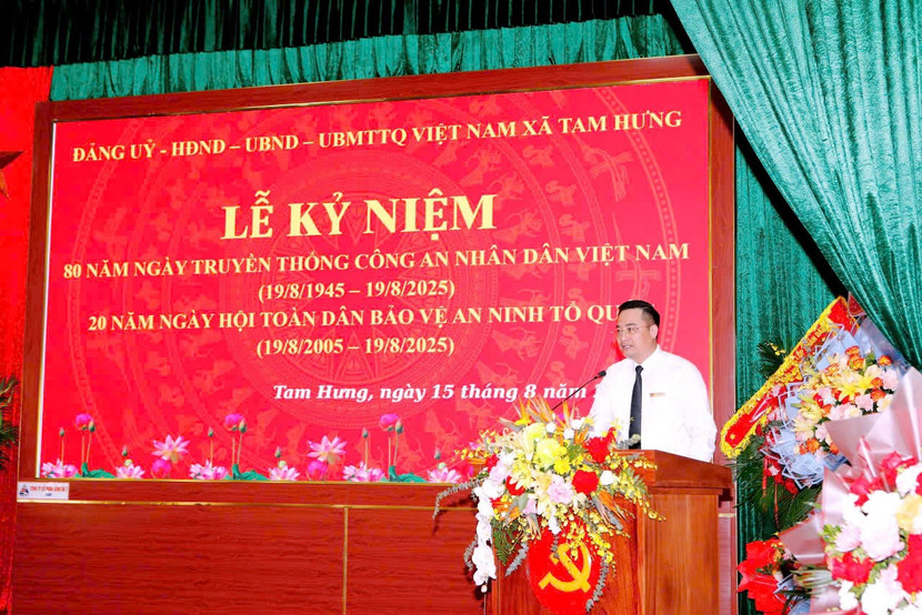 Đồng chí Bùi Văn Sáng - Bí thư Đảng ủy, Chủ tịch HĐND xã Tam Hưng phát biểu tại Lễ kỷ niệm 80 năm Ngày truyền thống Công an nhân dân Việt Nam và 20 năm Ngày hội toàn dân bảo vệ an ninh Tổ quốc Đồng chí Bùi Văn Sáng - Bí thư Đảng ủy, Chủ tịch HĐND xã Tam Hưng phát biểu tại Lễ kỷ niệm 80 năm Ngày truyền thống Công an nhân dân Việt Nam và 20 năm Ngày hội toàn dân bảo vệ an ninh Tổ quốc